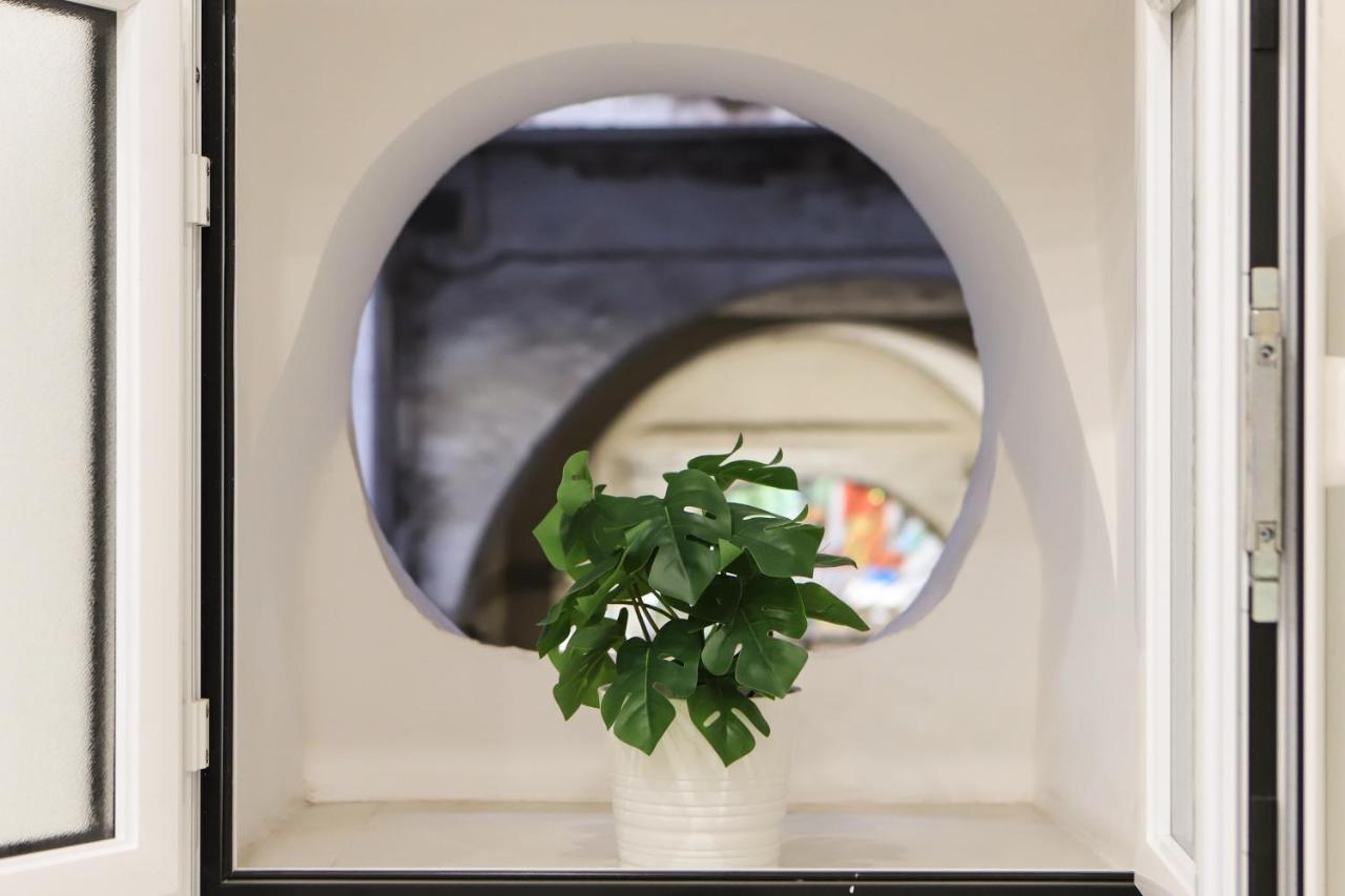 Cozy Apartment In Piazza Cavour By Wonderful Italy Napoli Dış mekan fotoğraf